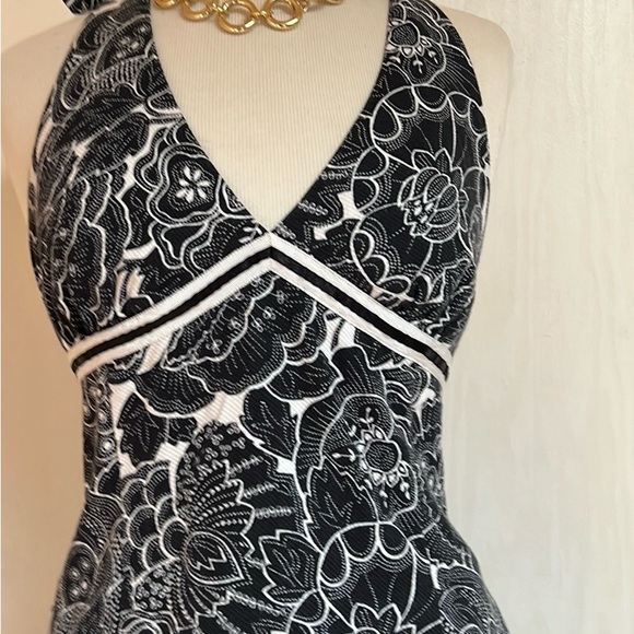 white house black market halter top, behind the neck tie - Picture 7 of 15
